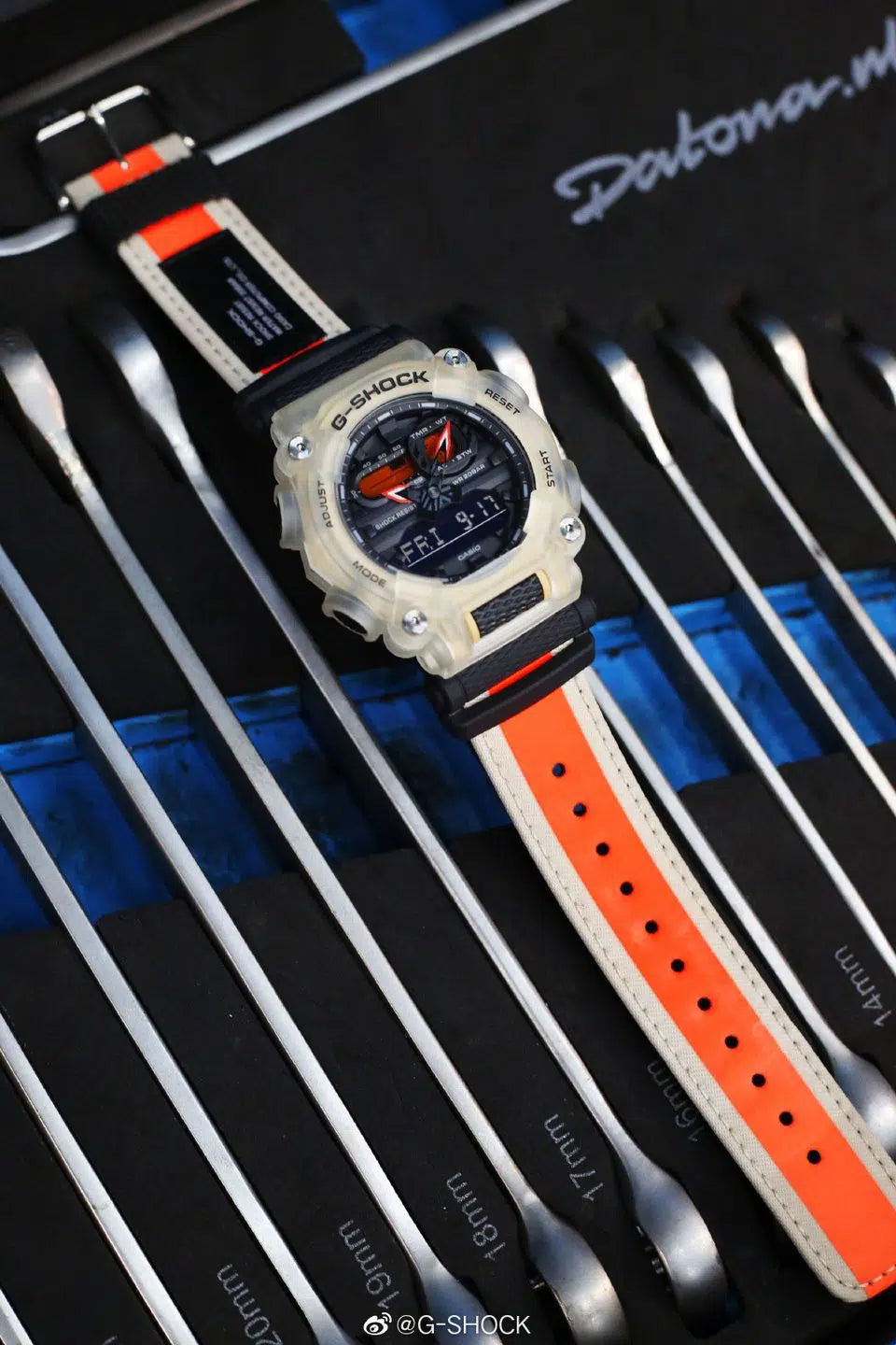 RELOJ G-SHOCK DEPORTIVO BEIGE, NEGRO CON ANARANJADO | SKU: G-S-257