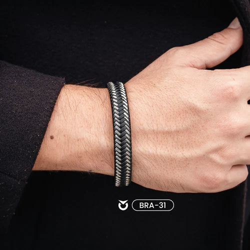 BRAZALETE DE CUERO GENUINO CON CIERRE NEGRO-ACERO  |  BRA-31